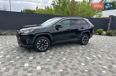 Позашляховик / Кросовер Toyota RAV4 2019 в 
