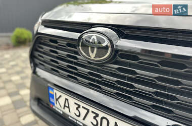 Позашляховик / Кросовер Toyota RAV4 2019 в 