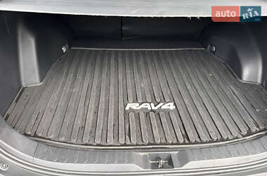 Позашляховик / Кросовер Toyota RAV4 2019 в 