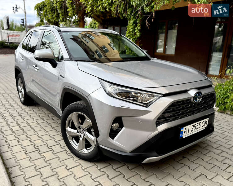 Позашляховик / Кросовер Toyota RAV4 2021 в 
