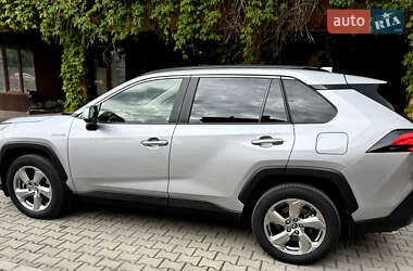 Позашляховик / Кросовер Toyota RAV4 2021 в 