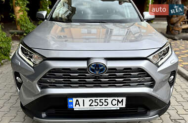 Позашляховик / Кросовер Toyota RAV4 2021 в 