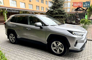 Позашляховик / Кросовер Toyota RAV4 2021 в 