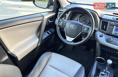 Позашляховик / Кросовер Toyota RAV4 2015 в 