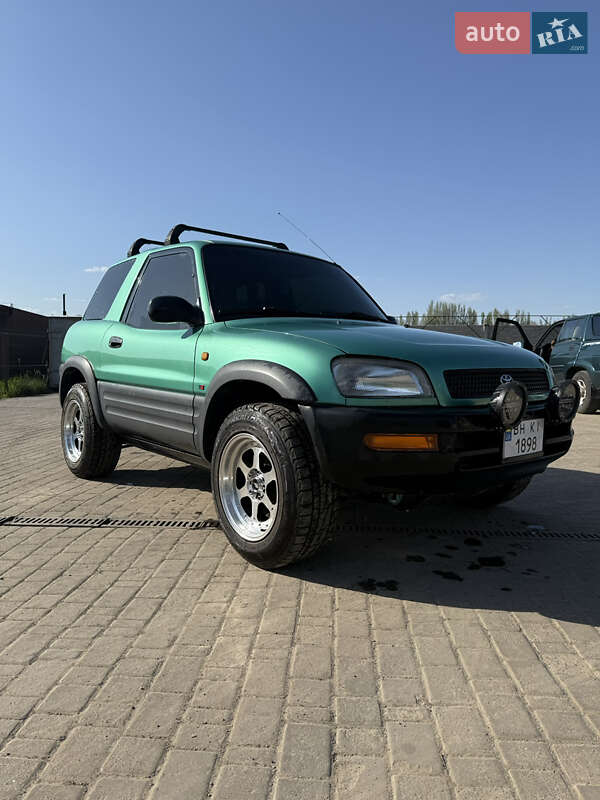 Внедорожник / Кроссовер Toyota RAV4 1997 в 