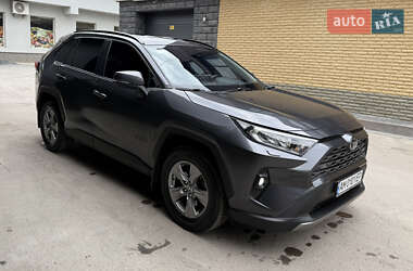 Внедорожник / Кроссовер Toyota RAV4 2023 в 