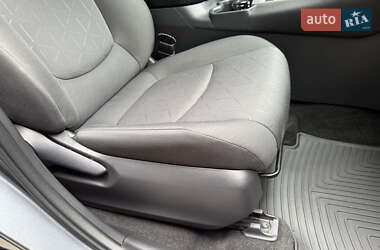 Внедорожник / Кроссовер Toyota RAV4 2023 в 