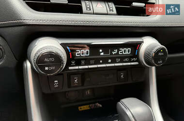 Внедорожник / Кроссовер Toyota RAV4 2023 в 