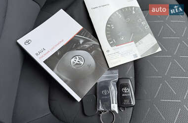 Внедорожник / Кроссовер Toyota RAV4 2023 в 