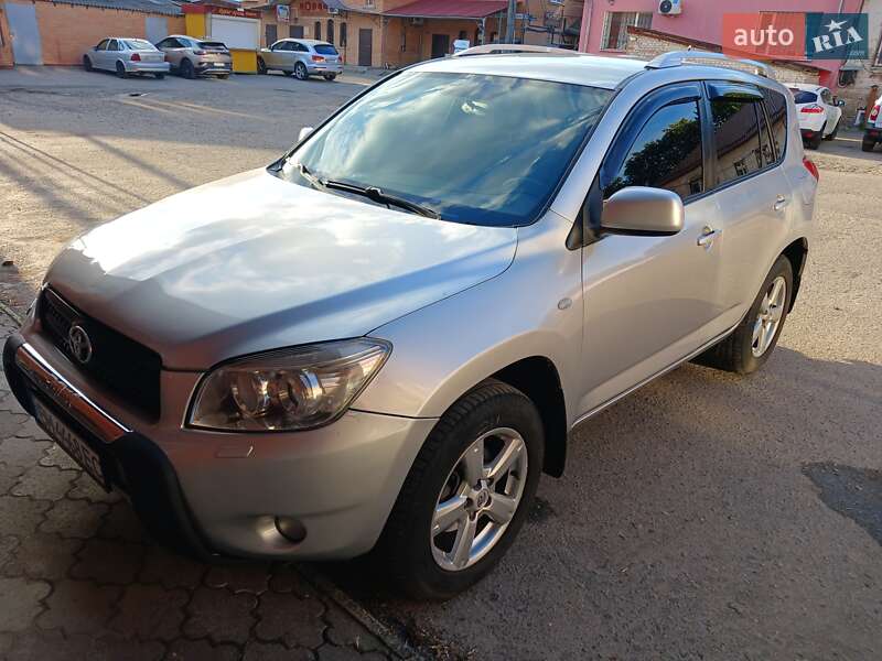 Позашляховик / Кросовер Toyota RAV4 2007 в 