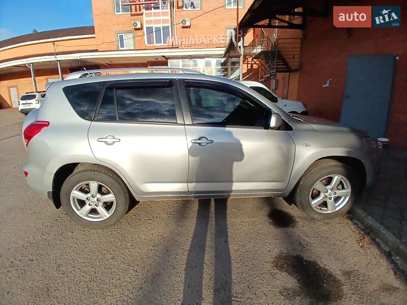 Позашляховик / Кросовер Toyota RAV4 2007 в Ромнах