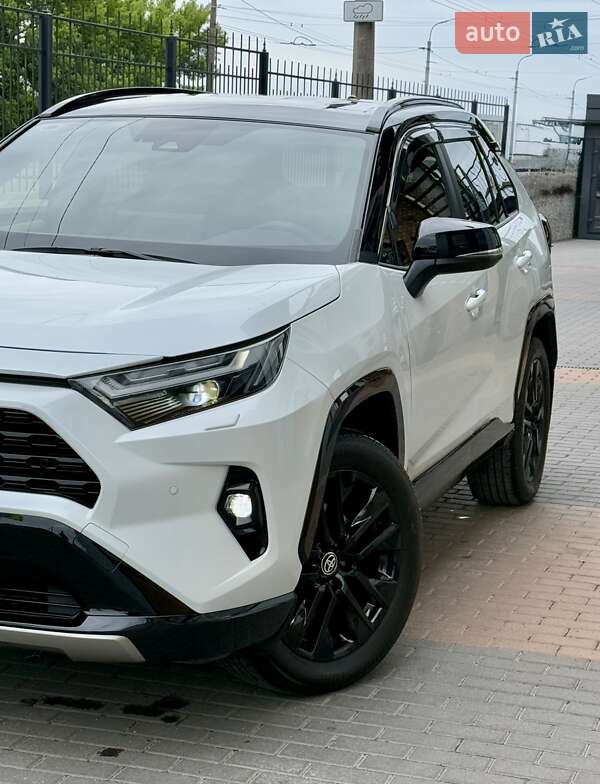 Внедорожник / Кроссовер Toyota RAV4 2023 в Белой Церкви