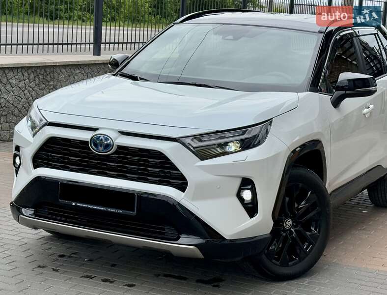 Внедорожник / Кроссовер Toyota RAV4 2023 в Белой Церкви