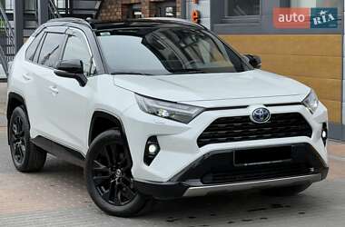 Позашляховик / Кросовер Toyota RAV4 2023 в 