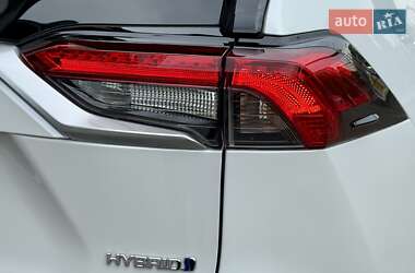 Позашляховик / Кросовер Toyota RAV4 2023 в 