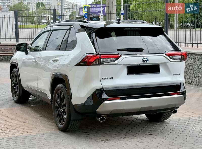 Внедорожник / Кроссовер Toyota RAV4 2023 в Белой Церкви