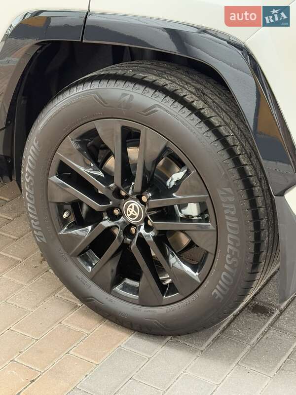 Внедорожник / Кроссовер Toyota RAV4 2023 в Белой Церкви