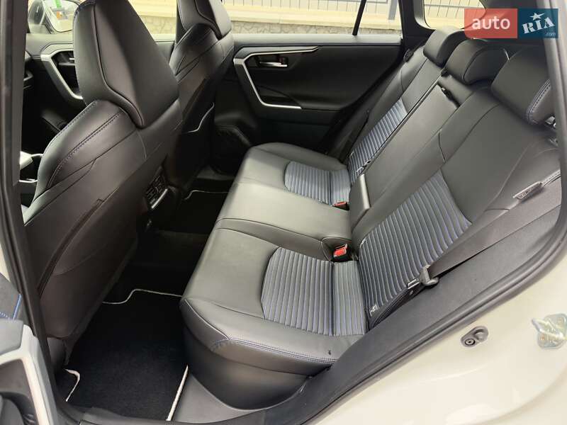 Внедорожник / Кроссовер Toyota RAV4 2023 в Белой Церкви