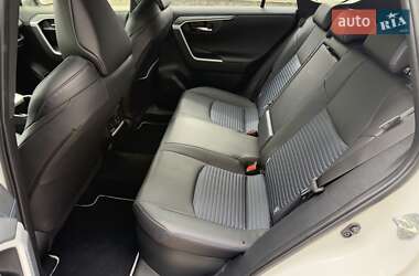 Позашляховик / Кросовер Toyota RAV4 2023 в 