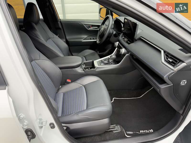 Внедорожник / Кроссовер Toyota RAV4 2023 в Белой Церкви