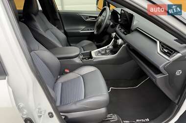Позашляховик / Кросовер Toyota RAV4 2023 в 