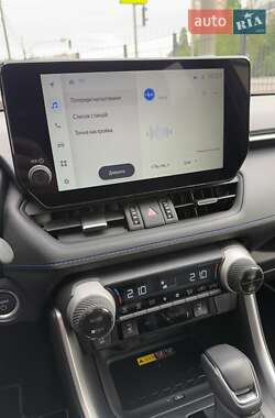 Позашляховик / Кросовер Toyota RAV4 2023 в 