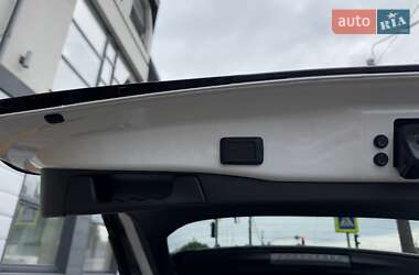 Позашляховик / Кросовер Toyota RAV4 2023 в 