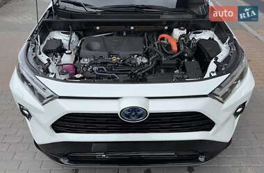 Позашляховик / Кросовер Toyota RAV4 2023 в 