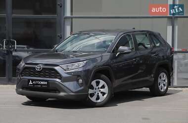 Позашляховик / Кросовер Toyota RAV4 2020 в 