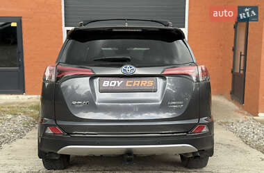 Внедорожник / Кроссовер Toyota RAV4 2017 в 