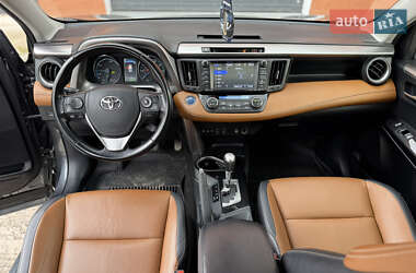 Внедорожник / Кроссовер Toyota RAV4 2017 в 