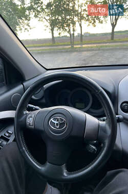 Позашляховик / Кросовер Toyota RAV4 2006 в 