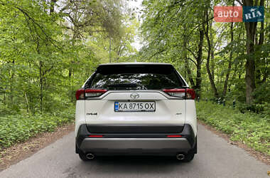 Позашляховик / Кросовер Toyota RAV4 2019 в 