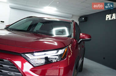 Позашляховик / Кросовер Toyota RAV4 2022 в 