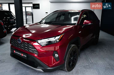 Позашляховик / Кросовер Toyota RAV4 2022 в 