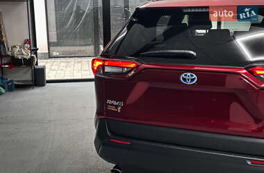 Позашляховик / Кросовер Toyota RAV4 2022 в 