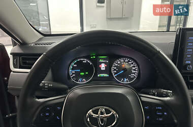 Позашляховик / Кросовер Toyota RAV4 2022 в 