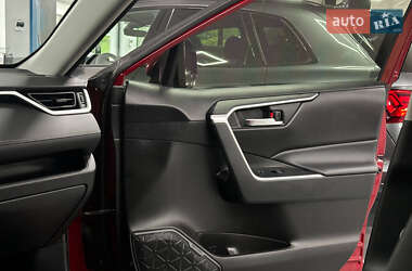 Позашляховик / Кросовер Toyota RAV4 2022 в 