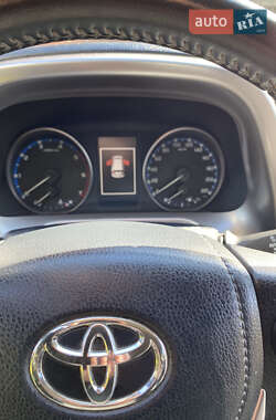 Позашляховик / Кросовер Toyota RAV4 2016 в 