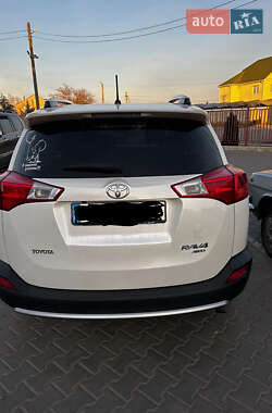 Внедорожник / Кроссовер Toyota RAV4 2015 в 