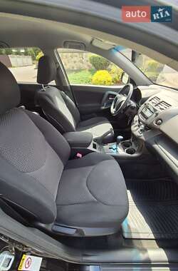 Позашляховик / Кросовер Toyota RAV4 2010 в 