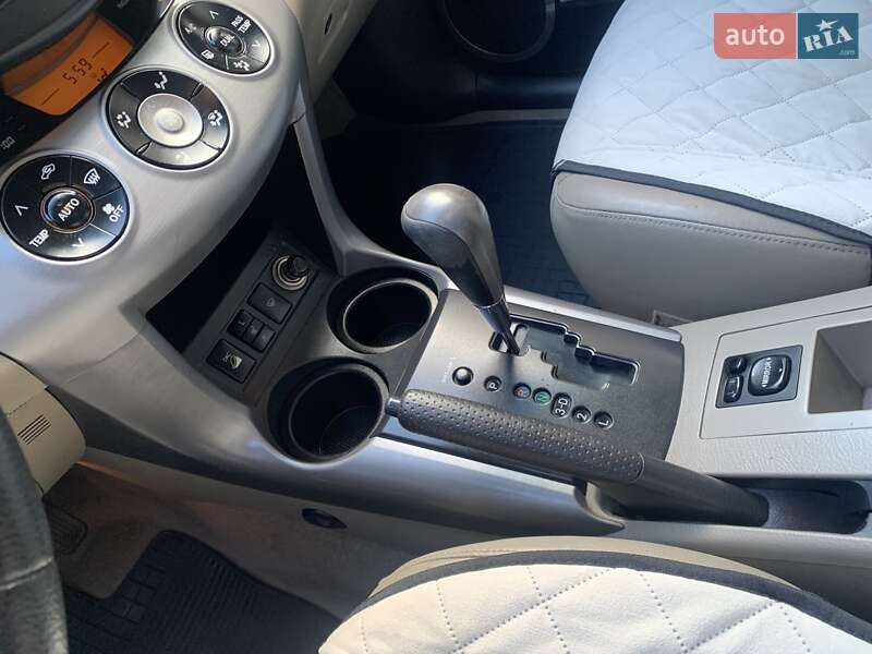 Позашляховик / Кросовер Toyota RAV4 2008 в Києві