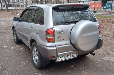 Внедорожник / Кроссовер Toyota RAV4 2005 в 