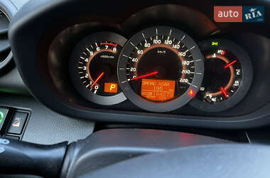 Позашляховик / Кросовер Toyota RAV4 2010 в 