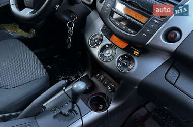 Позашляховик / Кросовер Toyota RAV4 2010 в 
