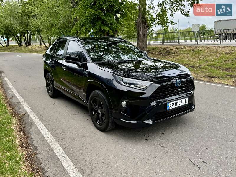 Позашляховик / Кросовер Toyota RAV4 2020 в Дніпрі