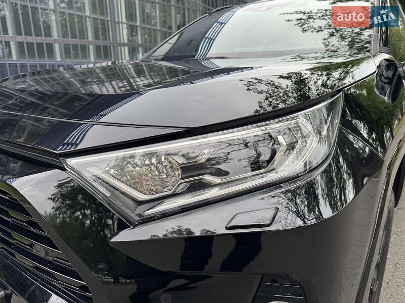 Позашляховик / Кросовер Toyota RAV4 2020 в Дніпрі