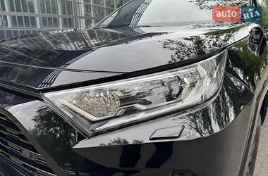 Внедорожник / Кроссовер Toyota RAV4 2020 в 