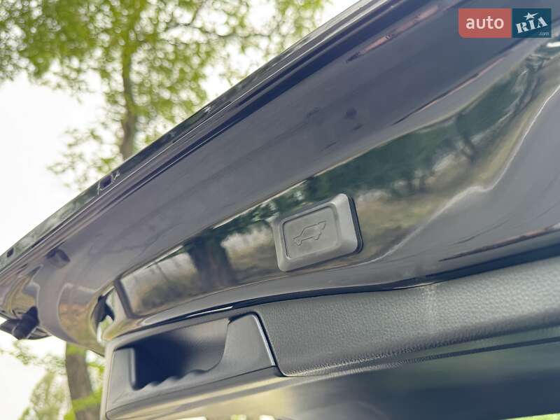 Позашляховик / Кросовер Toyota RAV4 2020 в Дніпрі