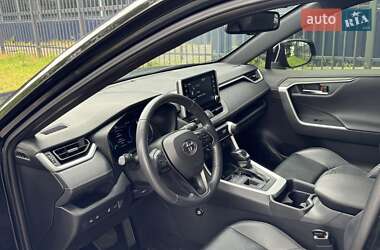 Внедорожник / Кроссовер Toyota RAV4 2020 в 